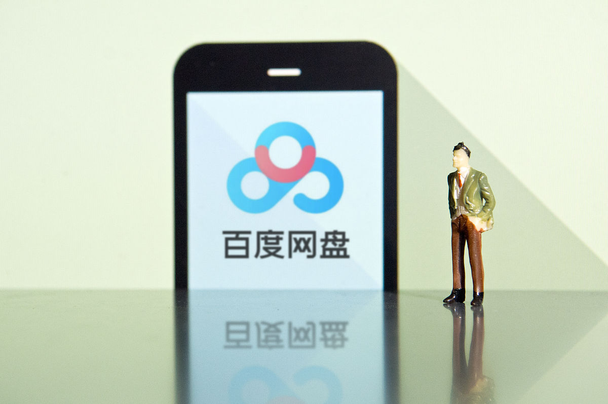 吃奶还摸下面动态图gif